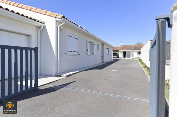 Vente                                                      Maison
                        
                     7 pièces                      232 m2                     à Niort