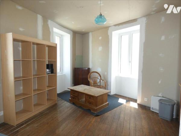 PLEYBEN- Maison au centre