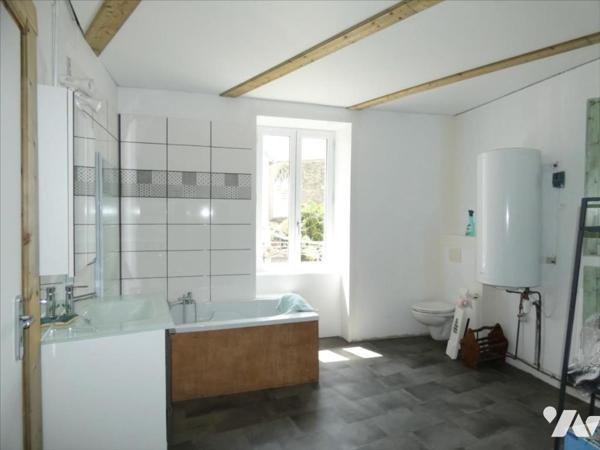 PLEYBEN- Maison au centre