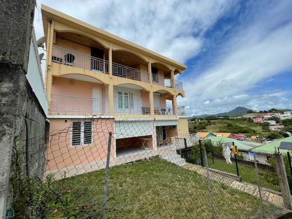 Immeuble de rapport de 304m² situé au Vauclin