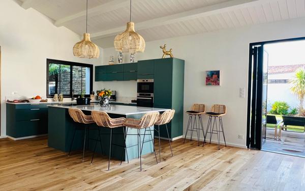 Maison à vendre    6 pièces •  La Flotte