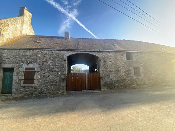 Corp de ferme à rénover de 270 m² sur un terrain de 648 m² proche des plages et de la voie verte