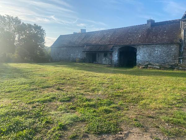 Corp de ferme à rénover de 270 m² sur un terrain de 648 m² proche des plages et de la voie verte