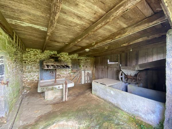 Corp de ferme à rénover de 270 m² sur un terrain de 648 m² proche des plages et de la voie verte