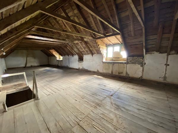 Corp de ferme à rénover de 270 m² sur un terrain de 648 m² proche des plages et de la voie verte