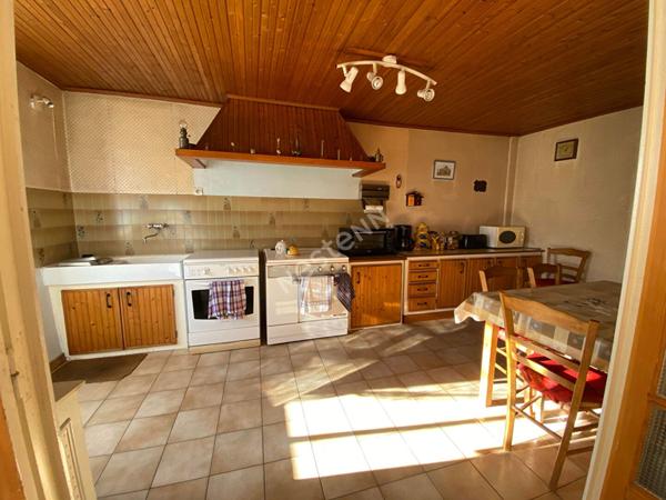 Maison en campagne de Moncoutant Sur Sèvre de 95m² avec 4 chambres et dépendances