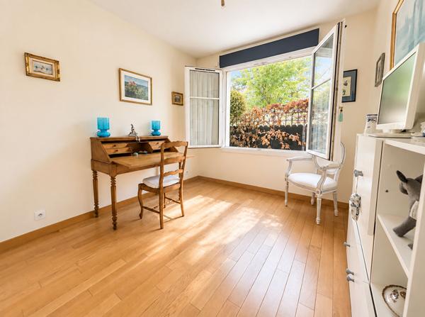 Appartement Verrieres Le Buisson 5 pièce(s) 95 m2