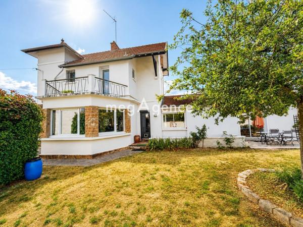 Maison à CHARBONNIERES-LES-BAINS, 69260 - 6 pièces 220m²