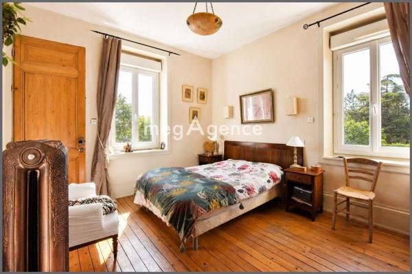 Maison à CHARBONNIERES-LES-BAINS, 69260 - 6 pièces 220m²