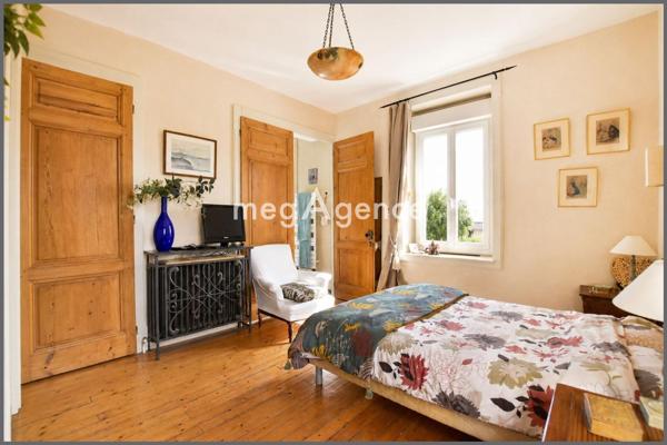 Maison à CHARBONNIERES-LES-BAINS, 69260 - 6 pièces 220m²