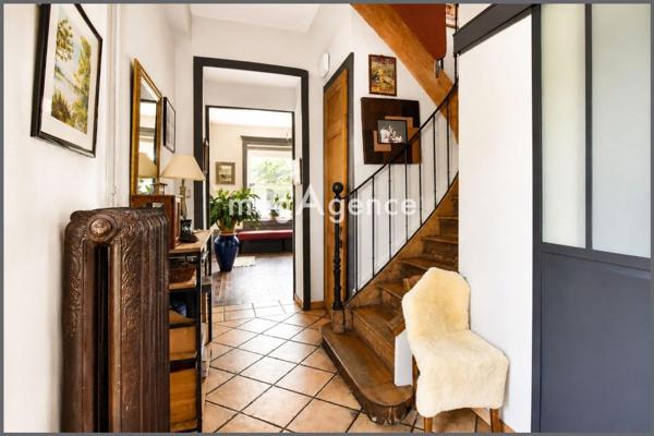 Maison à CHARBONNIERES-LES-BAINS, 69260 - 6 pièces 220m²
