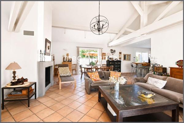 Maison à CHARBONNIERES-LES-BAINS, 69260 - 6 pièces 220m²