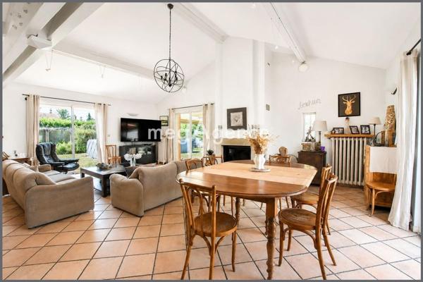 Maison à CHARBONNIERES-LES-BAINS, 69260 - 6 pièces 220m²