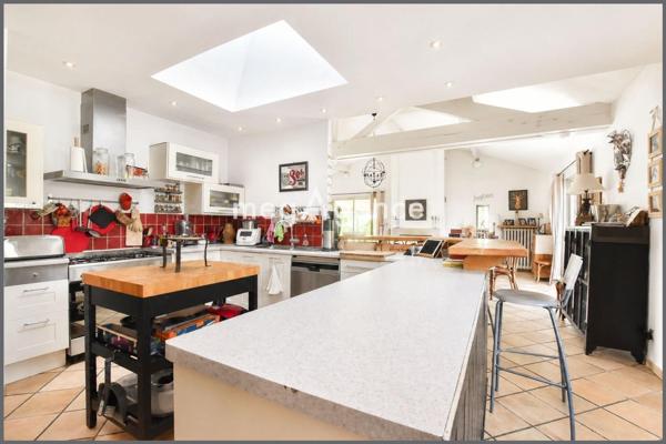 Maison à CHARBONNIERES-LES-BAINS, 69260 - 6 pièces 220m²
