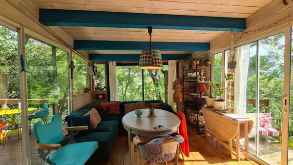 Mazet plein de charme, autonome en énergie, à 5 minutes du centre-ville