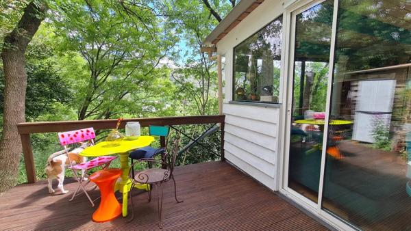 Mazet plein de charme, autonome en énergie, à 5 minutes du centre-ville