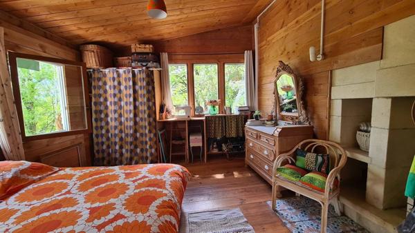 Mazet plein de charme, autonome en énergie, à 5 minutes du centre-ville