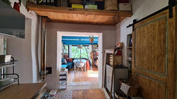 Mazet plein de charme, autonome en énergie, à 5 minutes du centre-ville