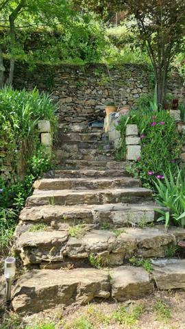 Mazet plein de charme, autonome en énergie, à 5 minutes du centre-ville