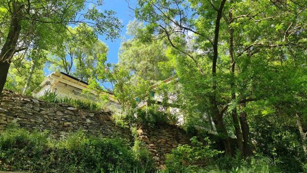 Mazet plein de charme, autonome en énergie, à 5 minutes du centre-ville
