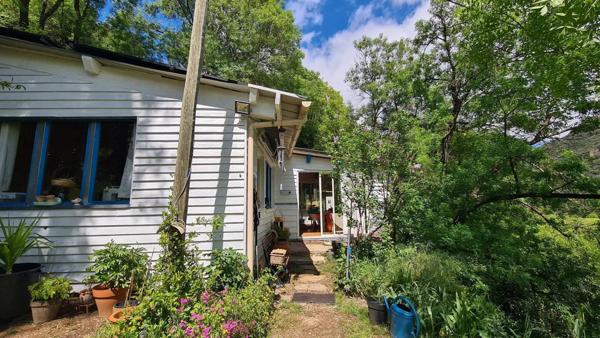 Mazet plein de charme, autonome en énergie, à 5 minutes du centre-ville