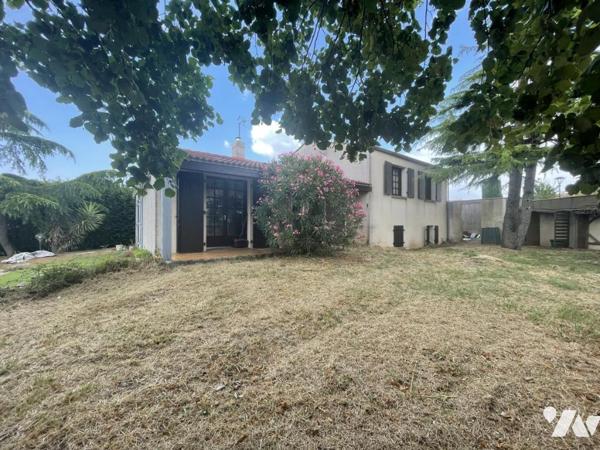 Maison 4 chambres avec piscine et dépendance