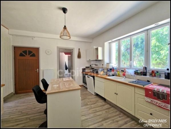 Maison de ville 145M2 Comprenant 2 logements un T2 et un T5, Double vitrage, volet électrique, COURSON LES CARRIERES (89)