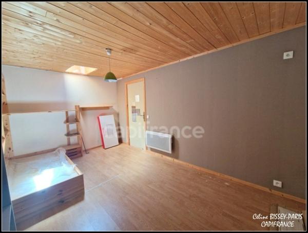 Maison de ville 145M2 Comprenant 2 logements un T2 et un T5, Double vitrage, volet électrique, COURSON LES CARRIERES (89)