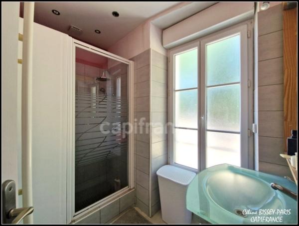 Maison de ville 145M2 Comprenant 2 logements un T2 et un T5, Double vitrage, volet électrique, COURSON LES CARRIERES (89)