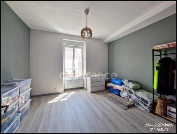 Maison de ville 145M2 Comprenant 2 logements un T2 et un T5, Double vitrage, volet électrique, COURSON LES CARRIERES (89)