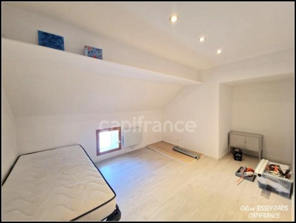 Maison de ville 145M2 Comprenant 2 logements un T2 et un T5, Double vitrage, volet électrique, COURSON LES CARRIERES (89)