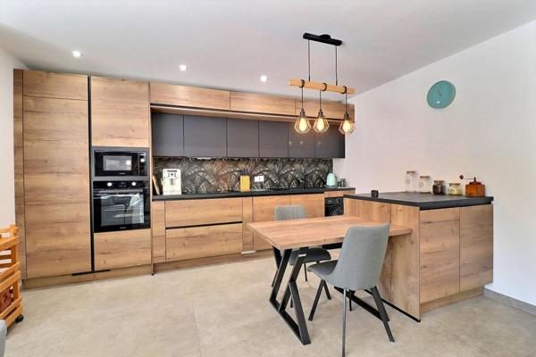 Appartement  Le Castellet 3 pièce(s) 60 m2 avec jardin et places de parking