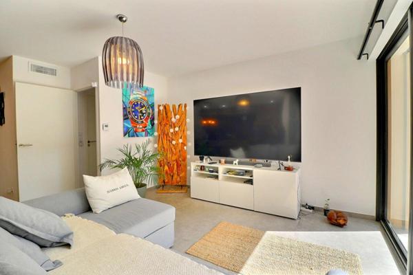 Appartement  Le Castellet 3 pièce(s) 60 m2 avec jardin et places de parking