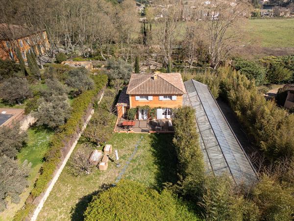Maison Cabries 6 pièce(s), calme, 1343m² de terrain, 4 chambres, 1 appartement indépendant, serres
