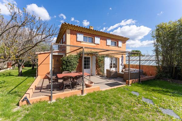 Maison Cabries 6 pièce(s), calme, 1343m² de terrain, 4 chambres, 1 appartement indépendant, serres