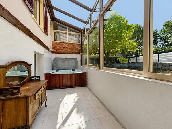 Vente                                                      Maison
                        
                     5 pièces                      200 m2                     à Aubigny-sur-Nère