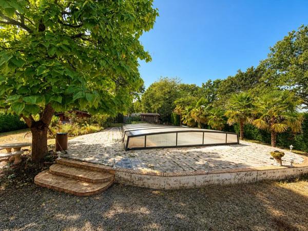 Vente                                                      Maison
                        
                     5 pièces                      200 m2                     à Aubigny-sur-Nère
