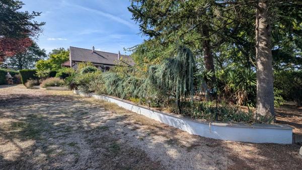 Vente                                                      Maison
                        
                     5 pièces                      200 m2                     à Aubigny-sur-Nère