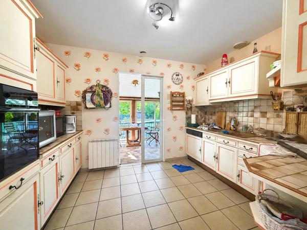 Vente                                                      Maison
                        
                     5 pièces                      200 m2                     à Aubigny-sur-Nère