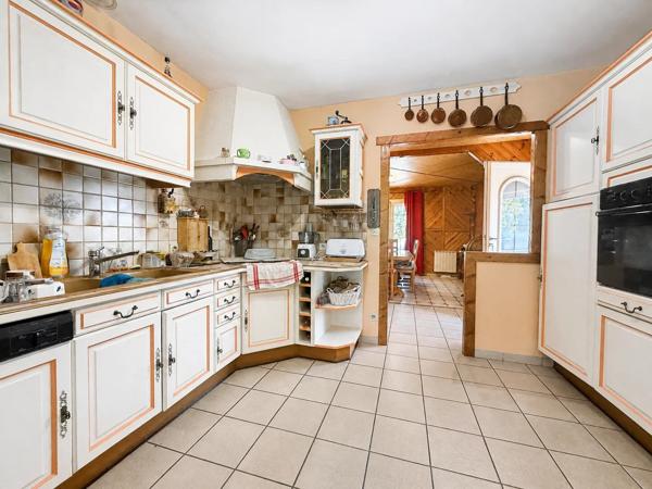 Vente                                                      Maison
                        
                     5 pièces                      200 m2                     à Aubigny-sur-Nère