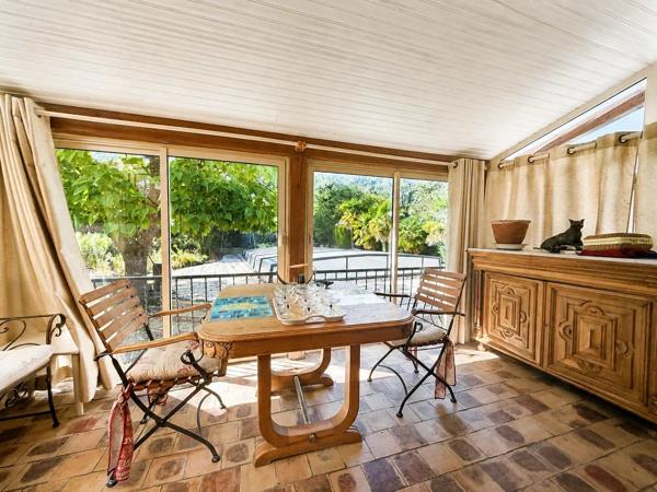 Vente                                                      Maison
                        
                     5 pièces                      200 m2                     à Aubigny-sur-Nère
