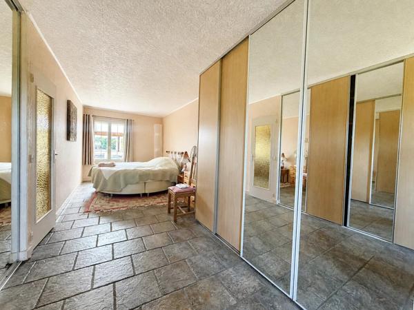 Vente                                                      Maison
                        
                     5 pièces                      200 m2                     à Aubigny-sur-Nère