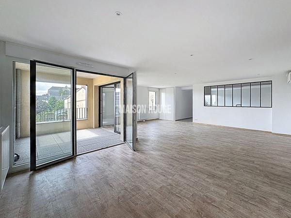 CENTRE CANCALE Appartement d'exception avec belles échappées sur mer et terrasse