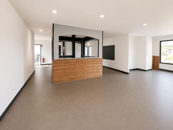 À LOUER ENSEMBLE PROFESSIONNEL DE 6 BUREAUX DE 204 M² SECTEUR CAVIGNAC , Cavignac