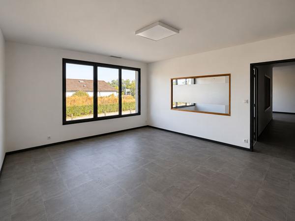 À LOUER ENSEMBLE PROFESSIONNEL DE 6 BUREAUX DE 204 M² SECTEUR CAVIGNAC , Cavignac