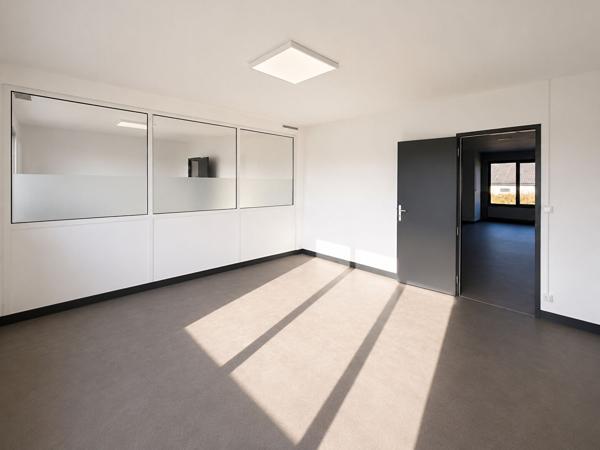À LOUER ENSEMBLE PROFESSIONNEL DE 6 BUREAUX DE 204 M² SECTEUR CAVIGNAC , Cavignac