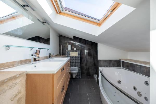 Maison à vendre 7 pièces LA JARRIE (17)