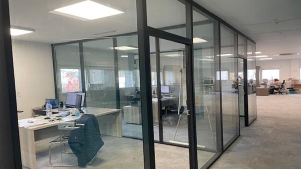 Bureaux commerciaux  à Saint Cyr Sur Loire 10 pièce(s) 440 m2