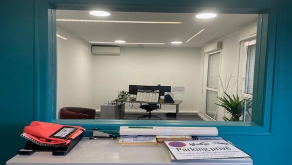 Bureaux commerciaux  à Saint Cyr Sur Loire 10 pièce(s) 440 m2