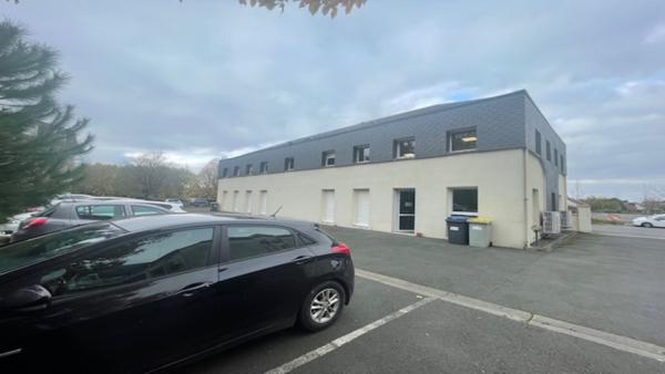 Bureaux commerciaux  à Saint Cyr Sur Loire 10 pièce(s) 440 m2